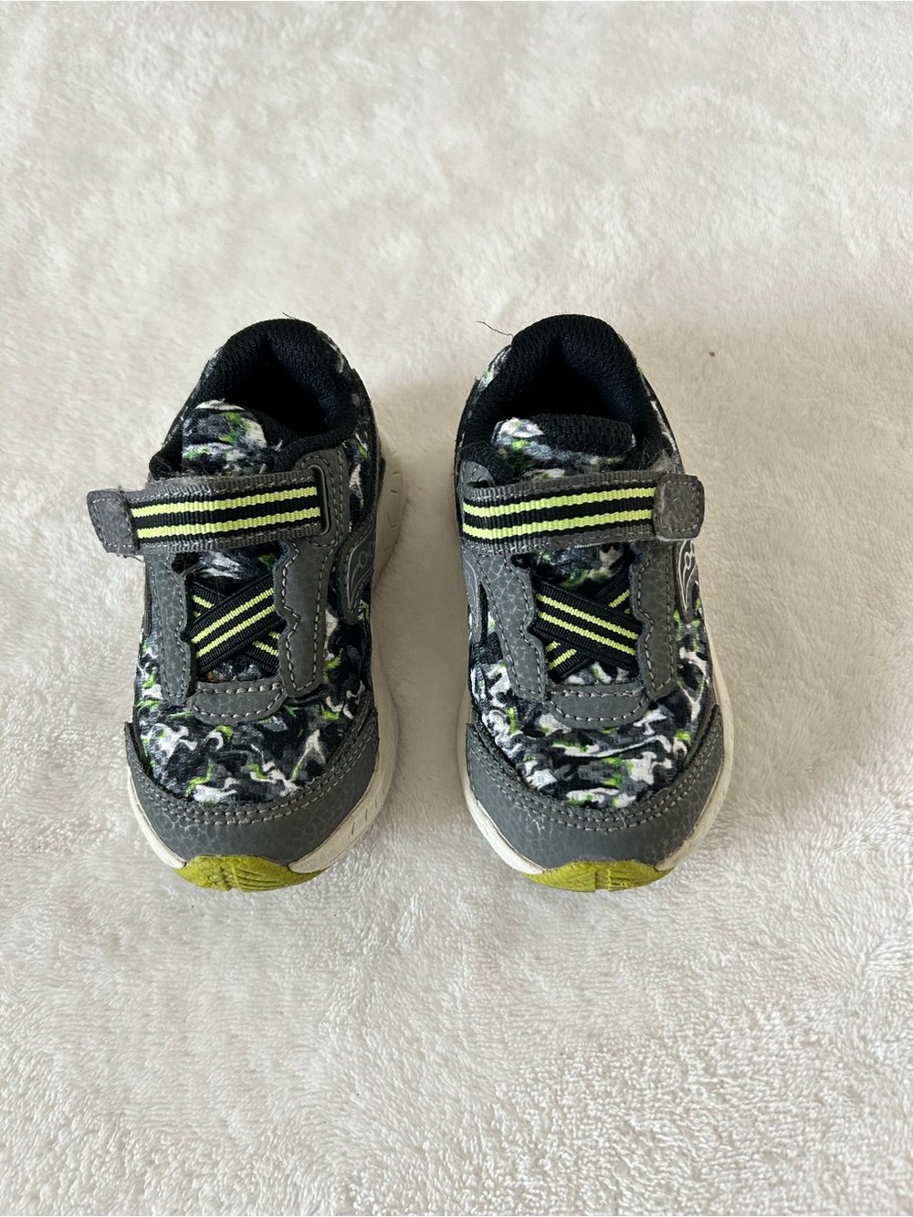 Saucory toddler 5.5M Gray and Green Velcro Sneakers